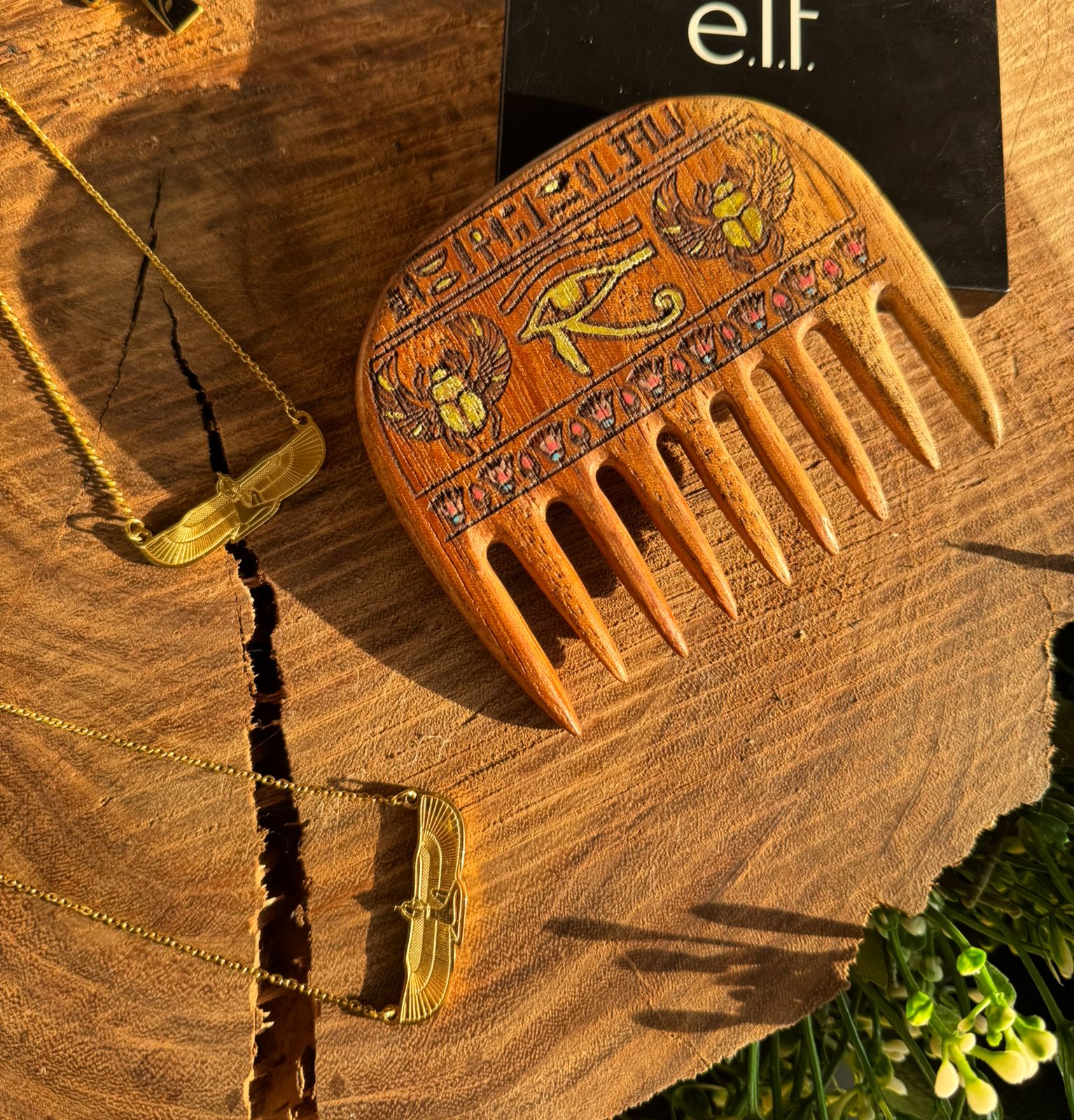 Golden Nefertari Comb